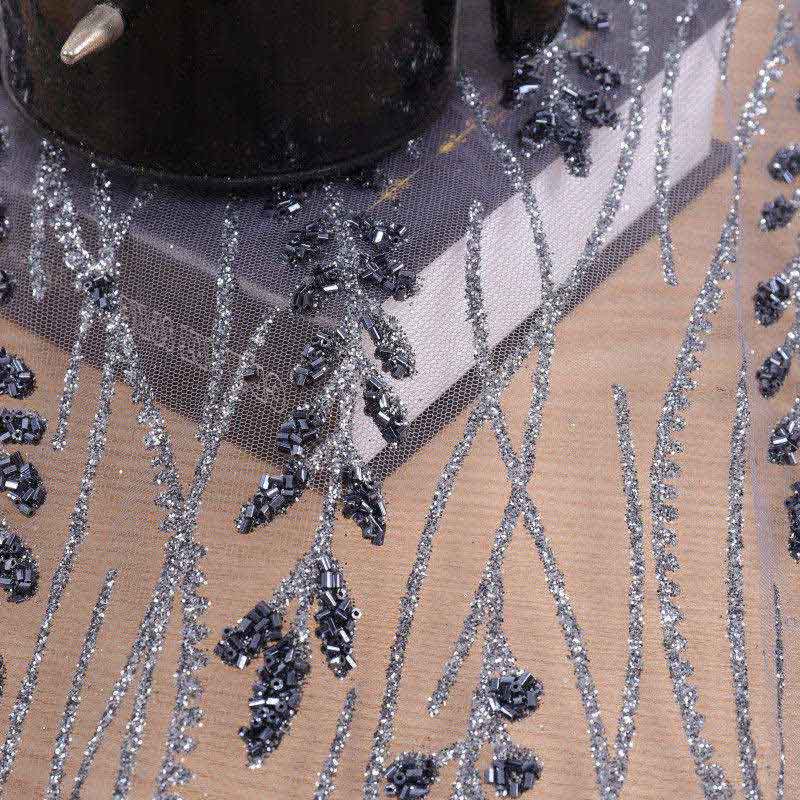 Lentejuelas negras plateadas y tela de vestido de novia de tubo de cuentas negras
